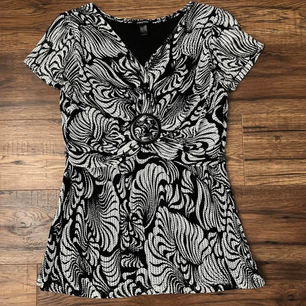 Y2K Forever 21 Black White Buckle Bold Print Top Fairycore Whimsygoth Indie Boho